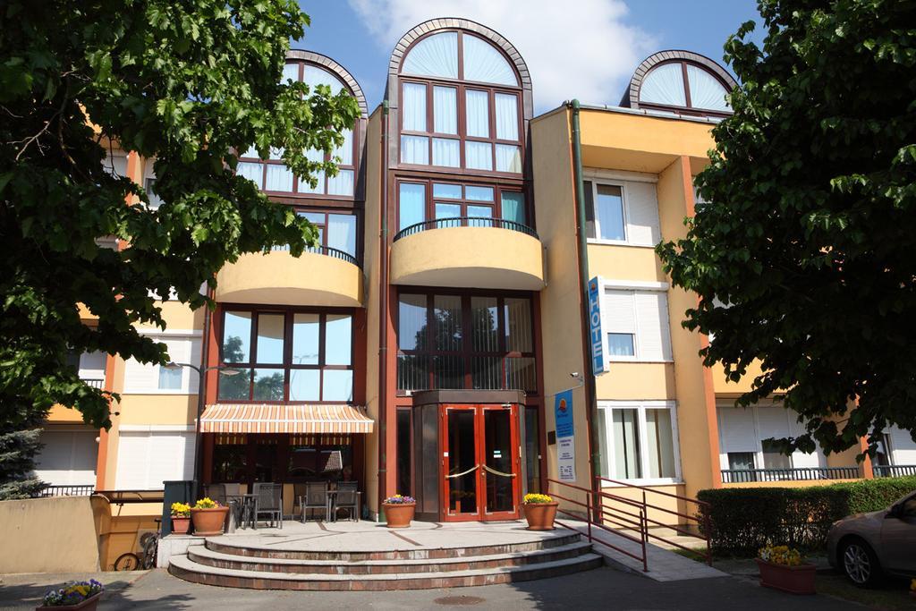 Hotel Napsugar Heviz Exterior photo