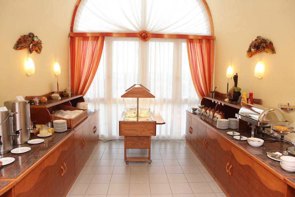 Hotel Napsugar Heviz Exterior photo